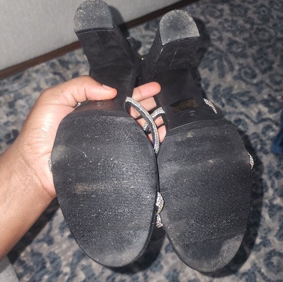 Black heels size 12 - Picture 3 of 4